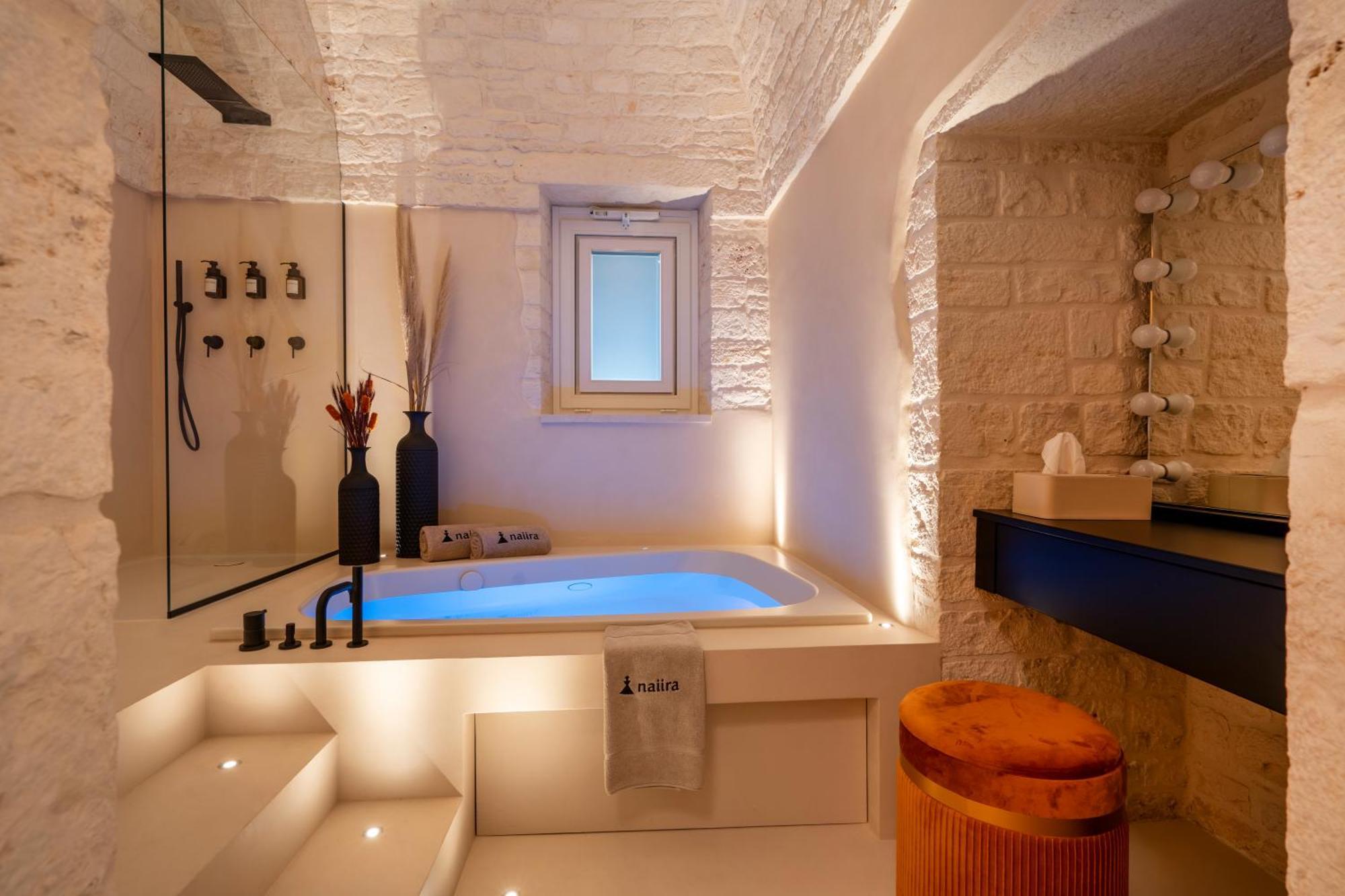 Апартаменты Naiira Luxury Trullo - Jacuzzi And Patio Альберобелло Экстерьер фото