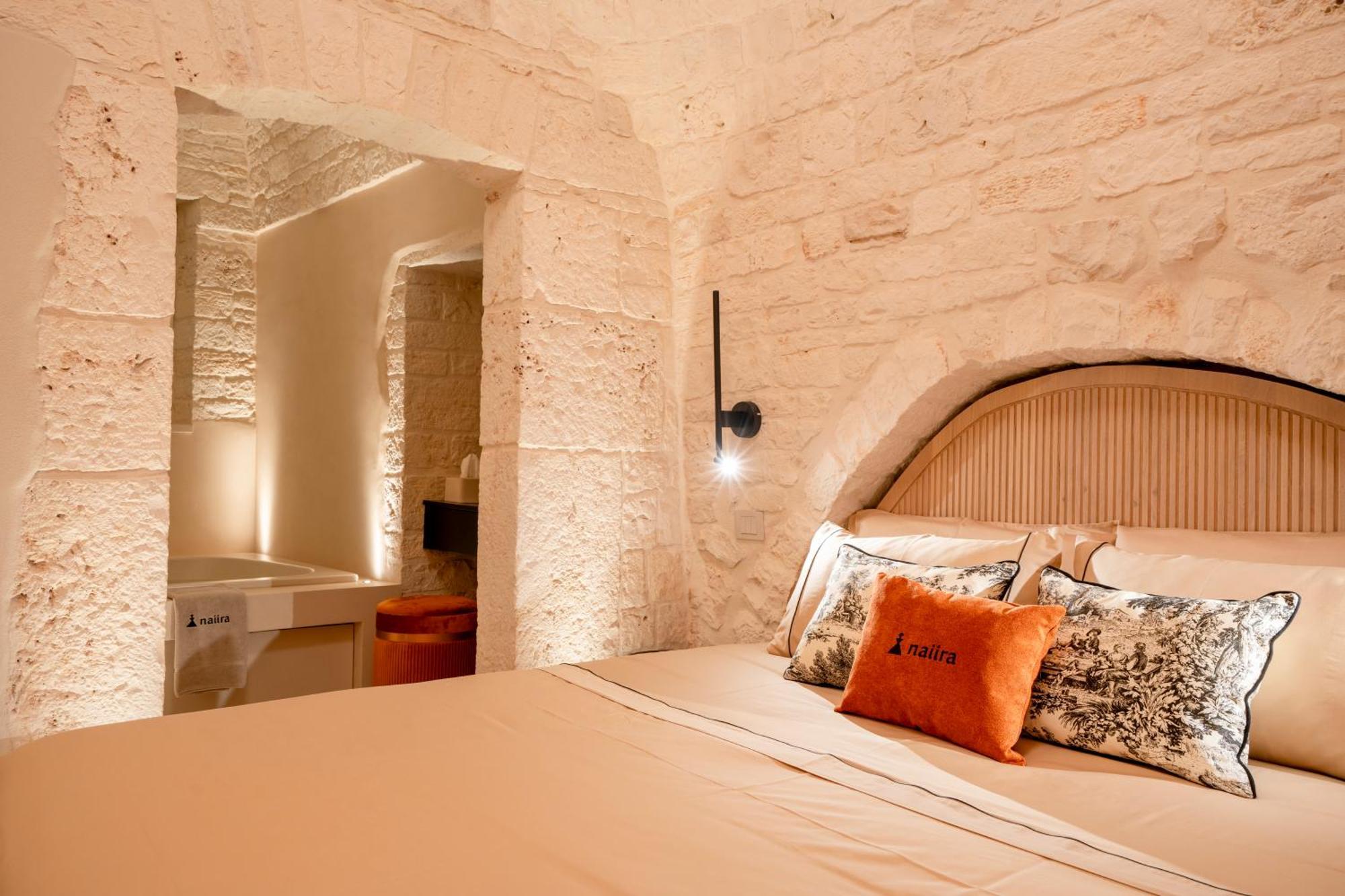 Апартаменты Naiira Luxury Trullo - Jacuzzi And Patio Альберобелло Экстерьер фото