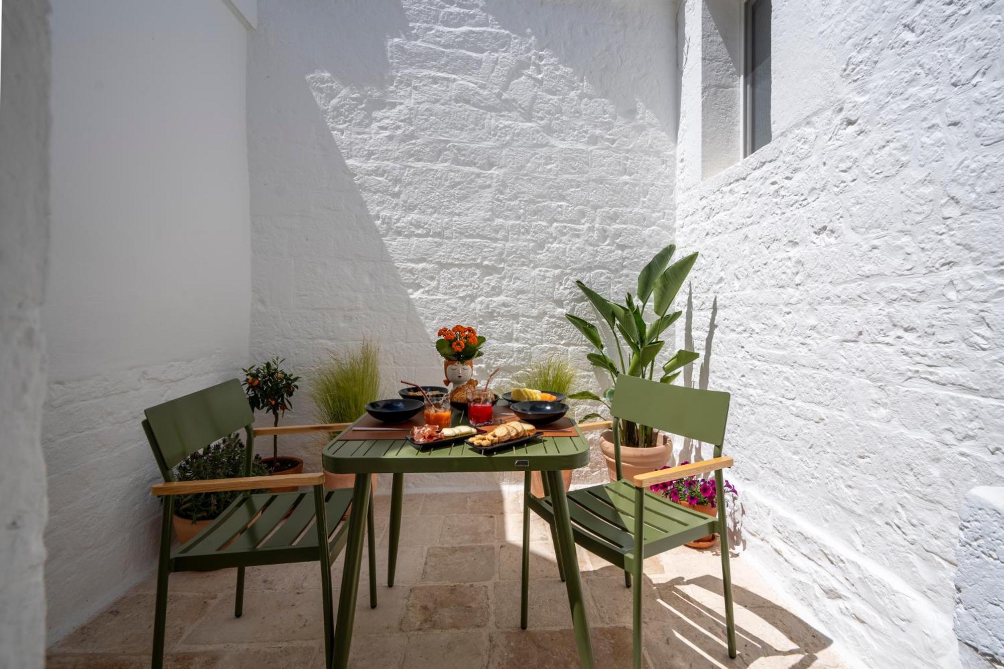 Апартаменты Naiira Luxury Trullo - Jacuzzi And Patio Альберобелло Экстерьер фото