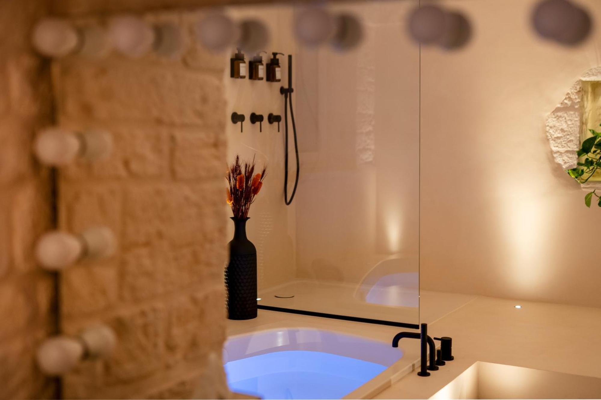 Апартаменты Naiira Luxury Trullo - Jacuzzi And Patio Альберобелло Экстерьер фото