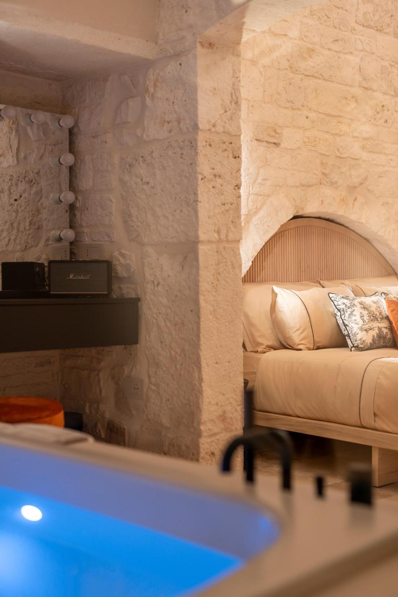 Апартаменты Naiira Luxury Trullo - Jacuzzi And Patio Альберобелло Экстерьер фото