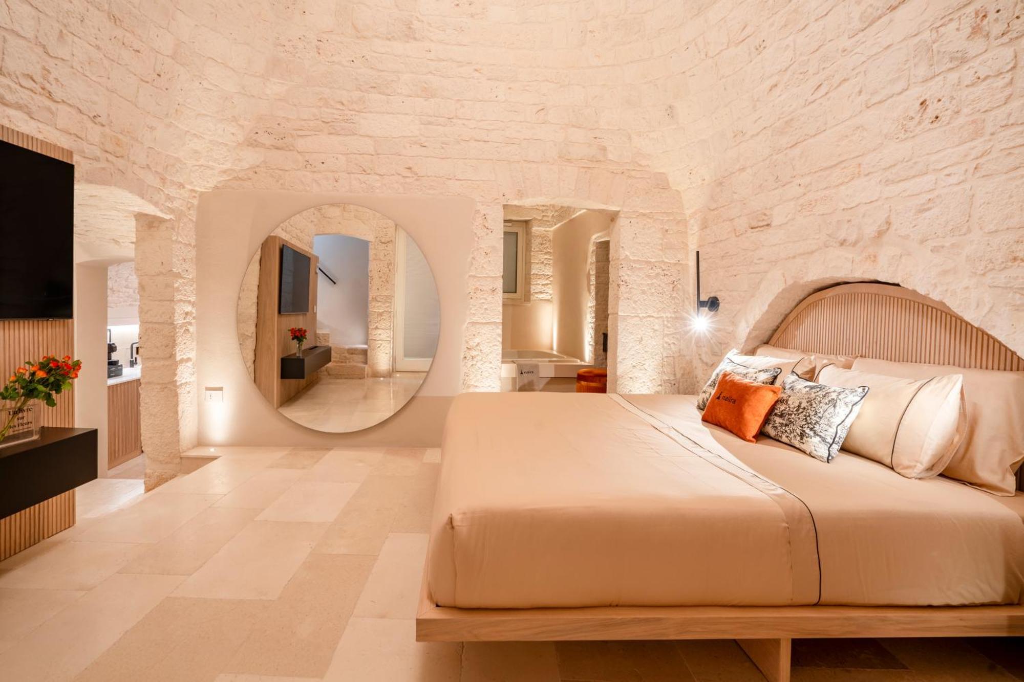 Апартаменты Naiira Luxury Trullo - Jacuzzi And Patio Альберобелло Экстерьер фото