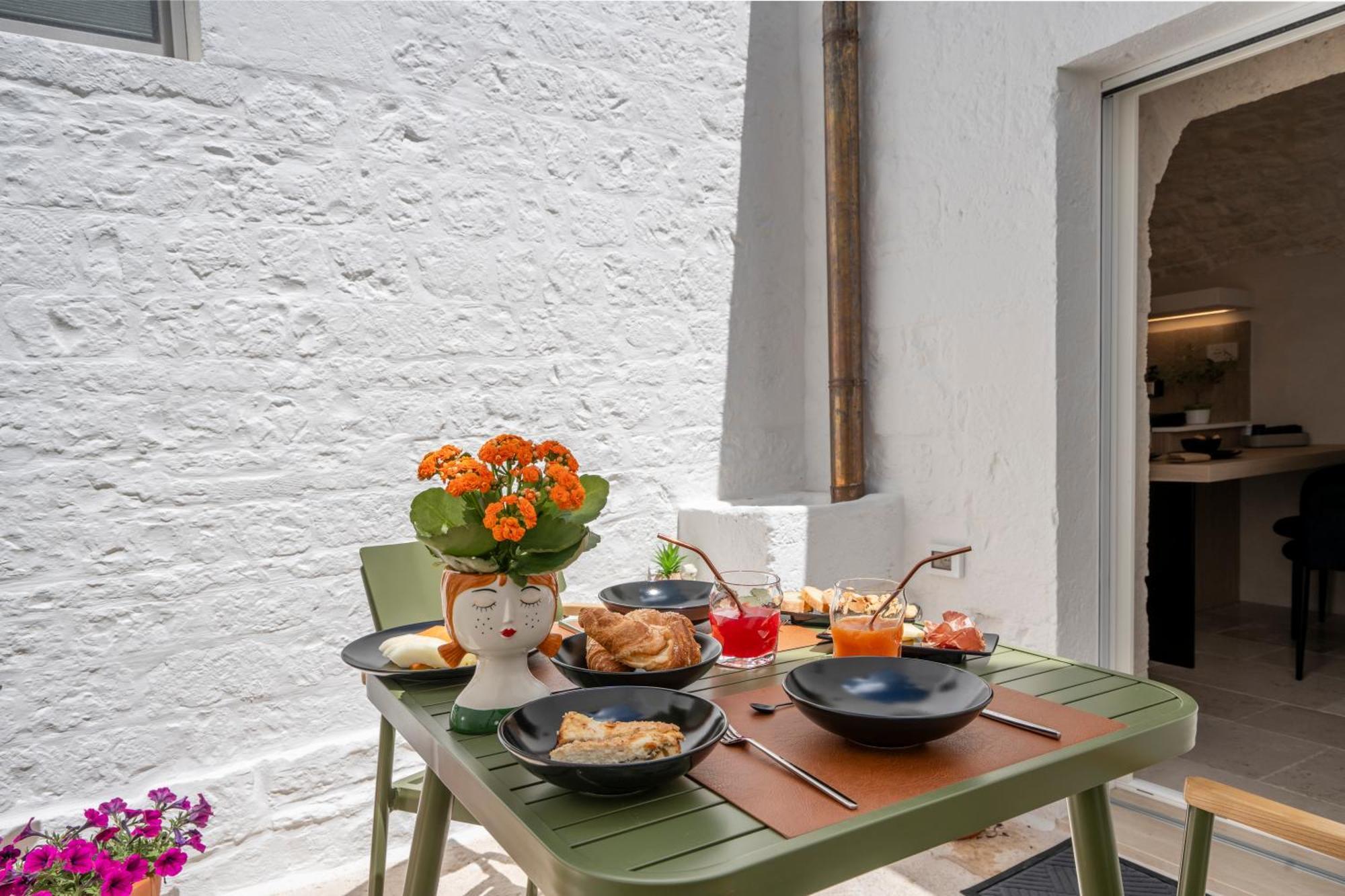 Апартаменты Naiira Luxury Trullo - Jacuzzi And Patio Альберобелло Экстерьер фото